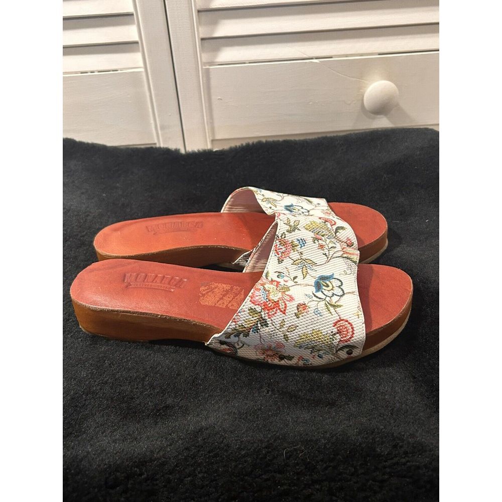 Monarca Leather & Wood Women's Sandals  With‎ Flower Accents Size 6